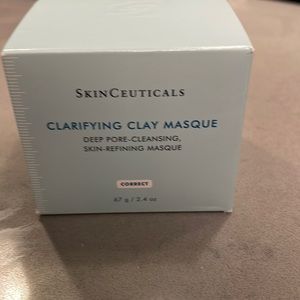 Clarifying clay mask